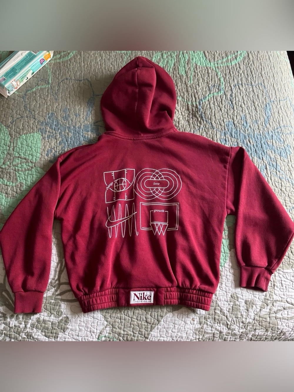 Nike boys maroon pullover hooded sweatshirt size Large 
In great condition